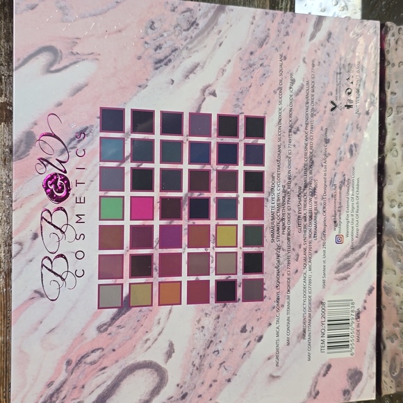 BB&W Crush 42 Color Eye Shadow Palette - NEW & SEALED - Picture 4 of 5